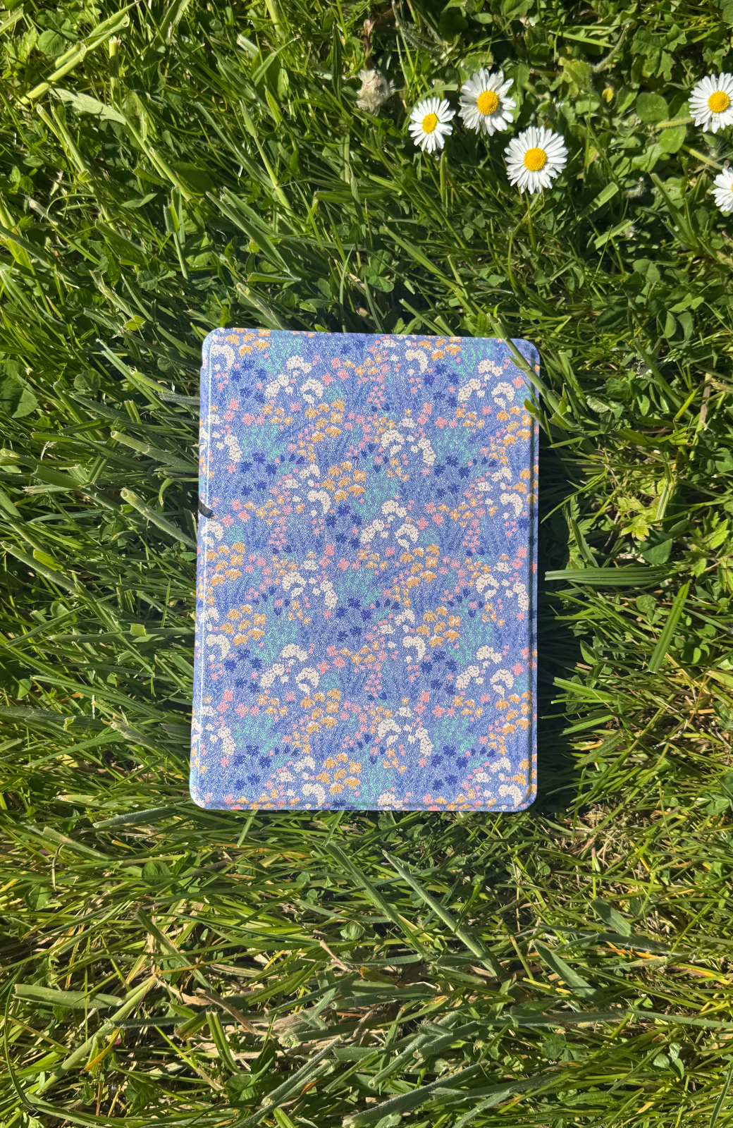 Blue Skies Floral Kindle Case | HF 27