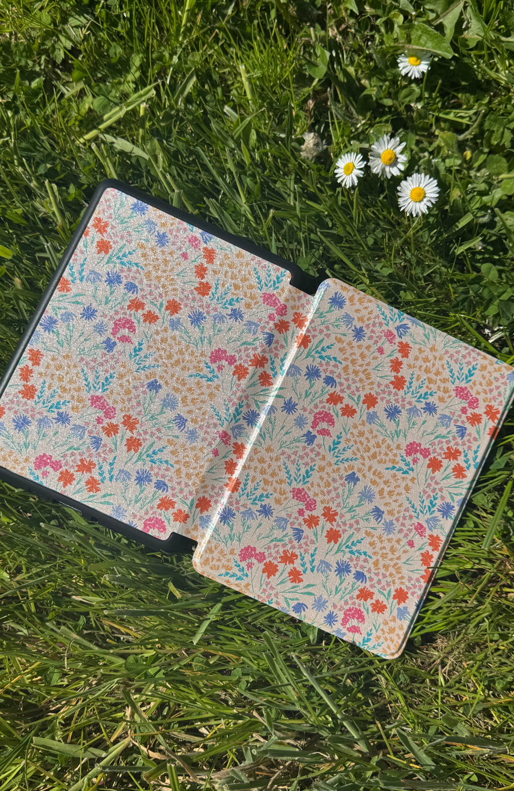 Off-White Multi Coloured Floral Kindle Case | HF 27