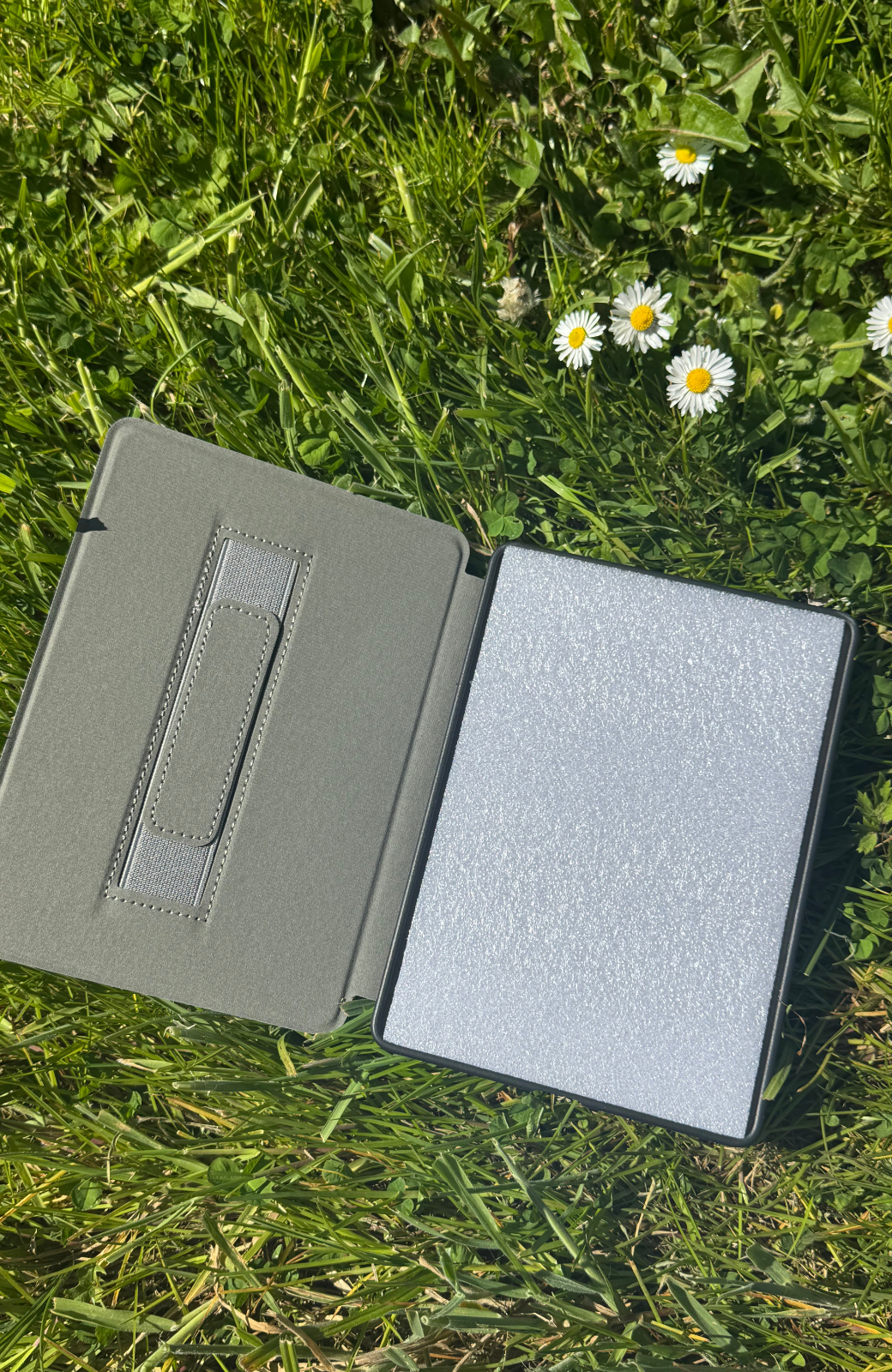 Off-White Multi Coloured Floral Kindle Case | HF 27