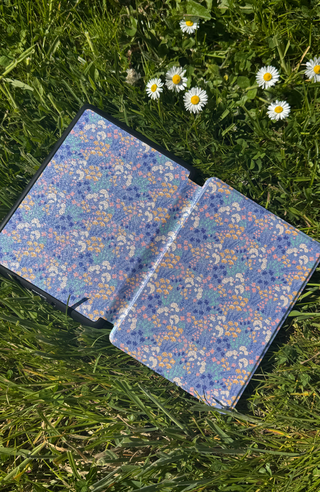 Blue Skies Floral Kindle Case | HF 27